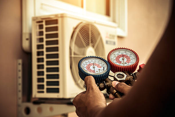 Professional Hvac technician working in Stumpy Point, NC